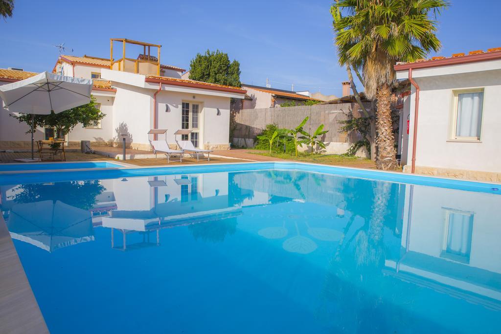 Casa Dei Carrubi Hotel Portopalo Di Capo Passero Exterior photo